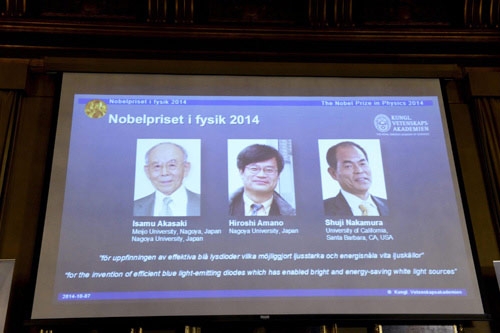 Ba nhà khoa học đoạt giải Nobel nhờ bóng đèn LED - 1