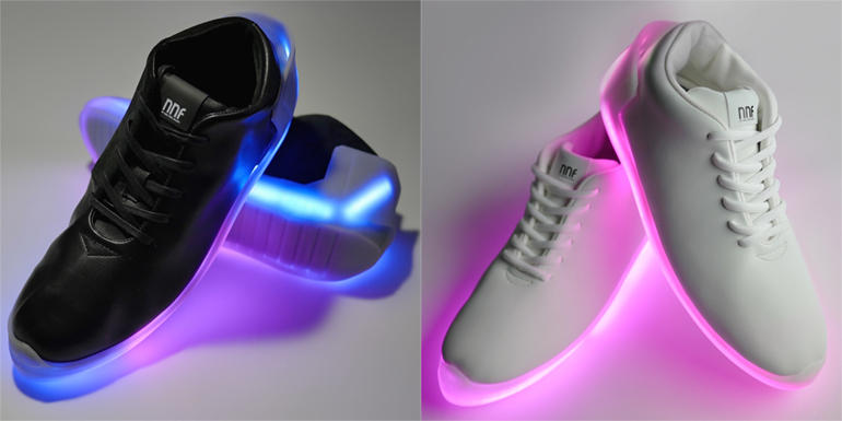 Giày được gắn LED thông minh tự động phát sáng khi nhảy